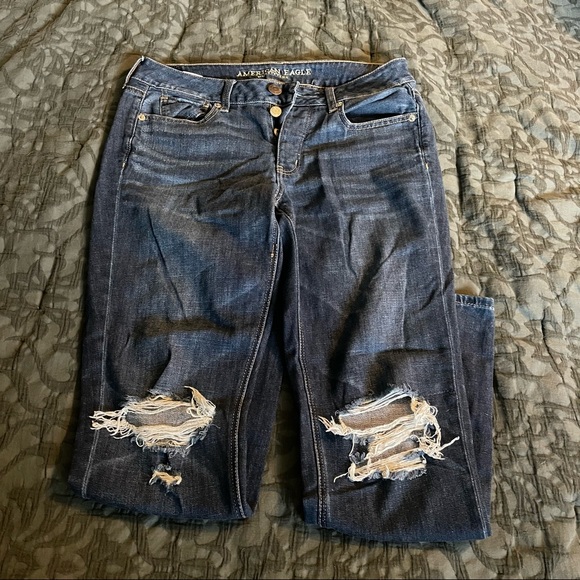 Like New Womans AE Jeans - Picture 3 of 7